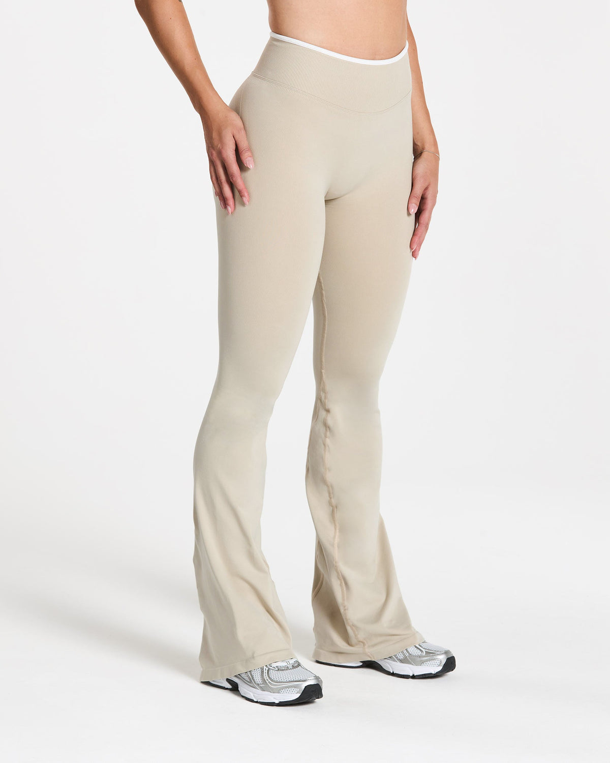 Legging évasé standard Sculpt Scrunch Contrastline « Cream »