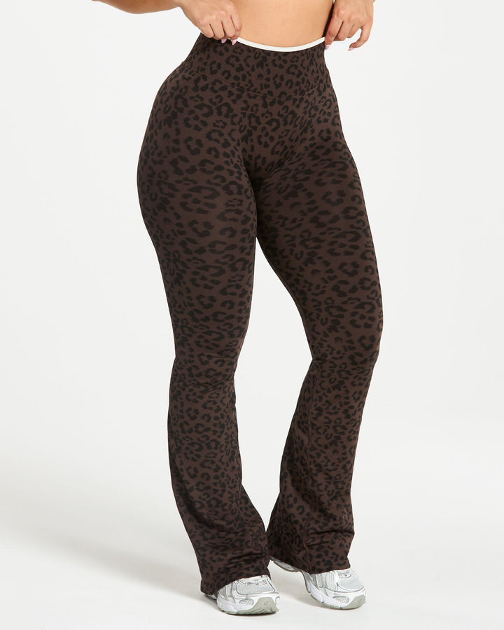 Legging évasé standard Sculpt Scrunch Contrastline « Léopard Espresso »