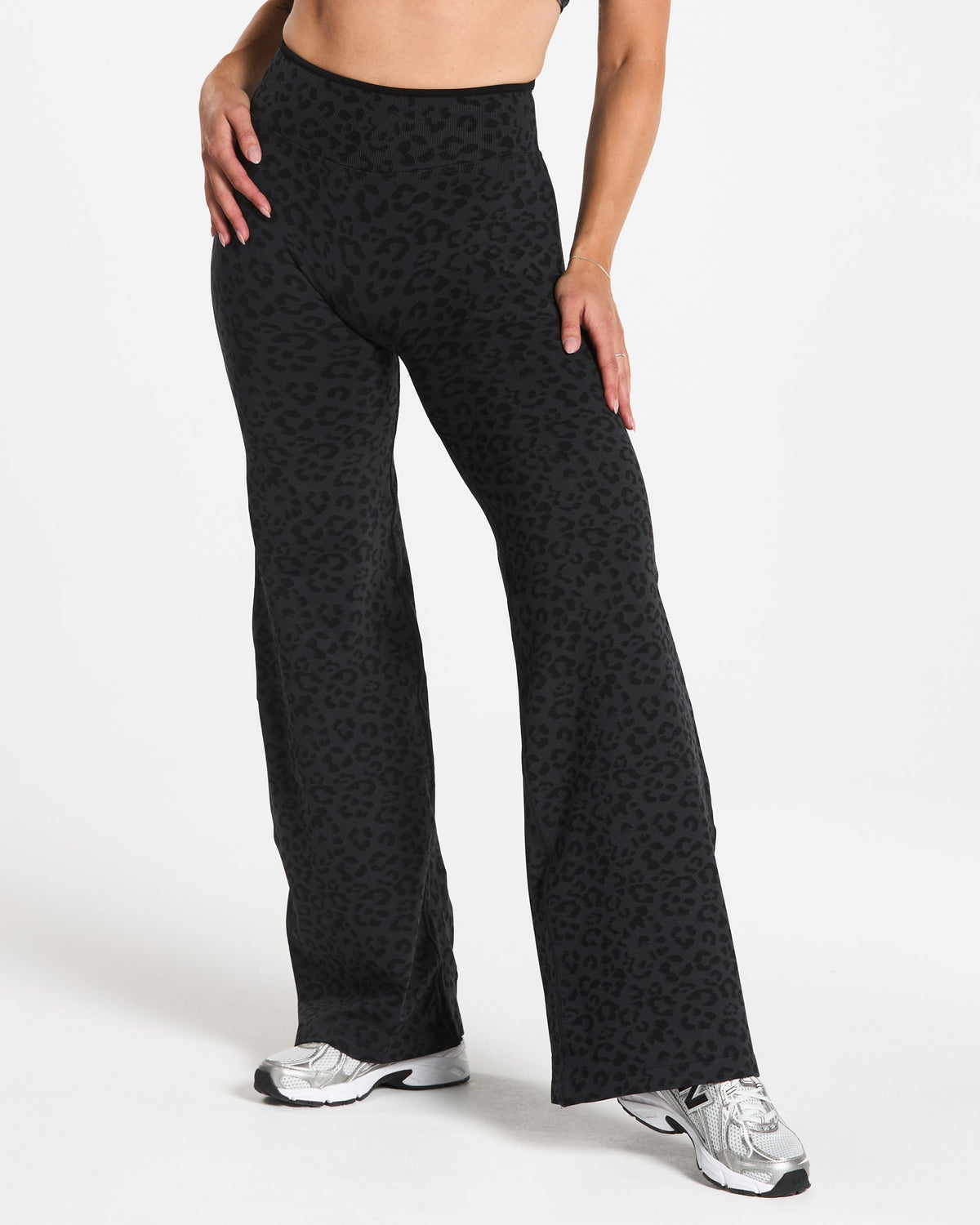 Pantalon Straight Leg Sculpt Scrunch Contrastline coupe longue « Léopard noir »