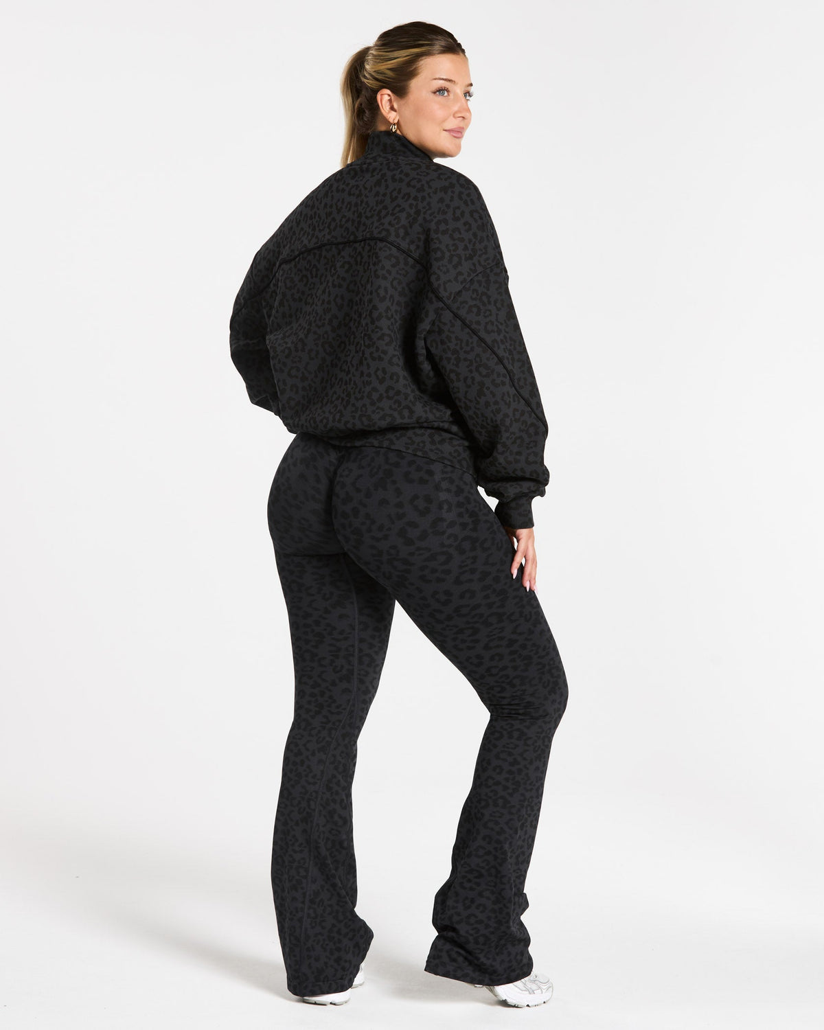 Sweat-shirt zippé Contrastline « Léopard noir »